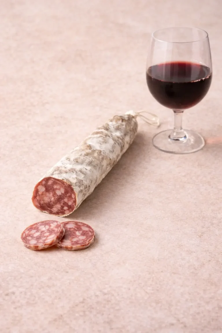 franse worst met rode wijn
